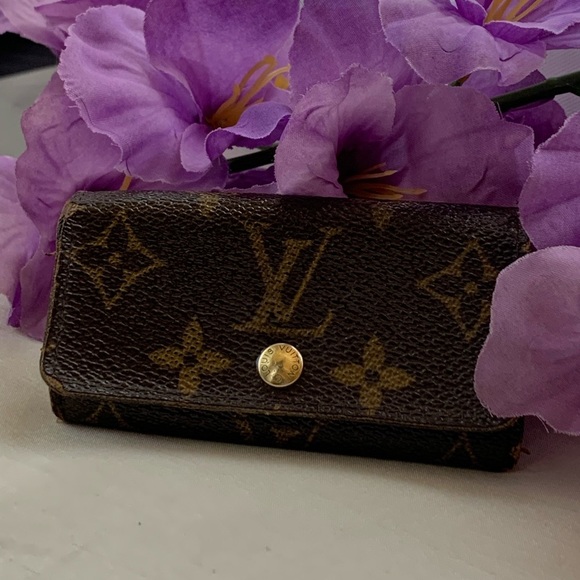 . LV Monogram 4 Key - Picture 3 of 8